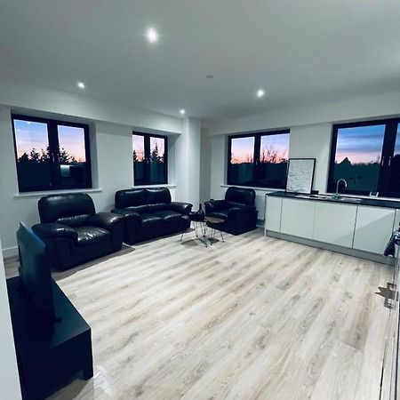 New One Bedroom Luxury Apartment In Solihull Exterior photo