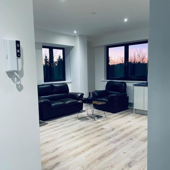 New One Bedroom Luxury Apartment In Solihull Exterior photo