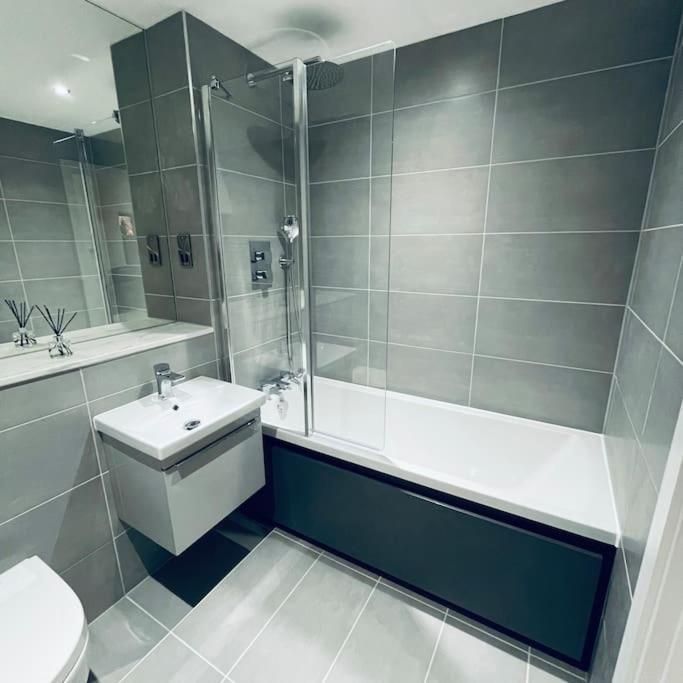 New One Bedroom Luxury Apartment In Solihull Exterior photo