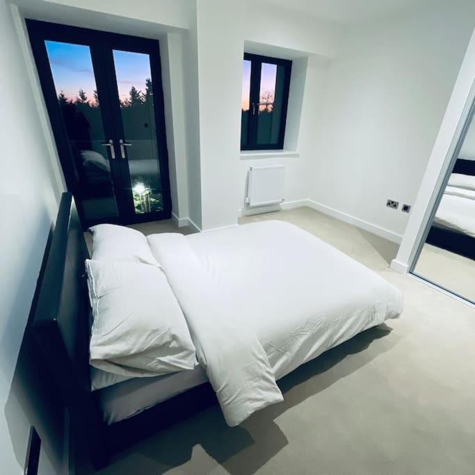 New One Bedroom Luxury Apartment In Solihull Exterior photo