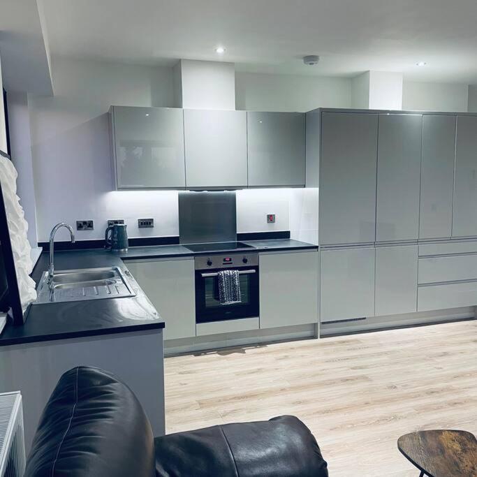 New One Bedroom Luxury Apartment In Solihull Exterior photo