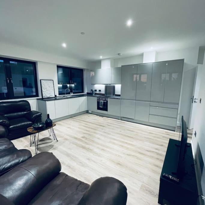 New One Bedroom Luxury Apartment In Solihull Exterior photo