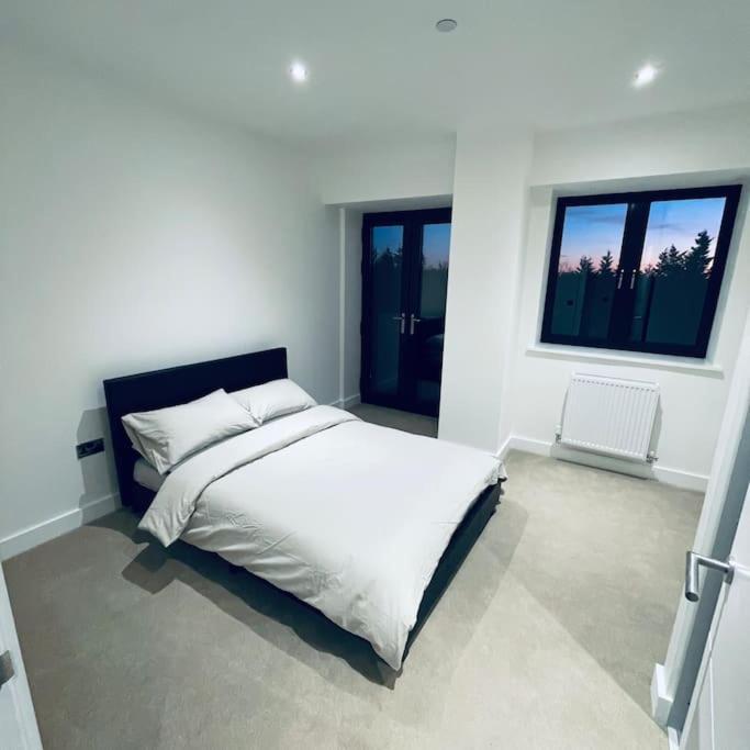 New One Bedroom Luxury Apartment In Solihull Exterior photo