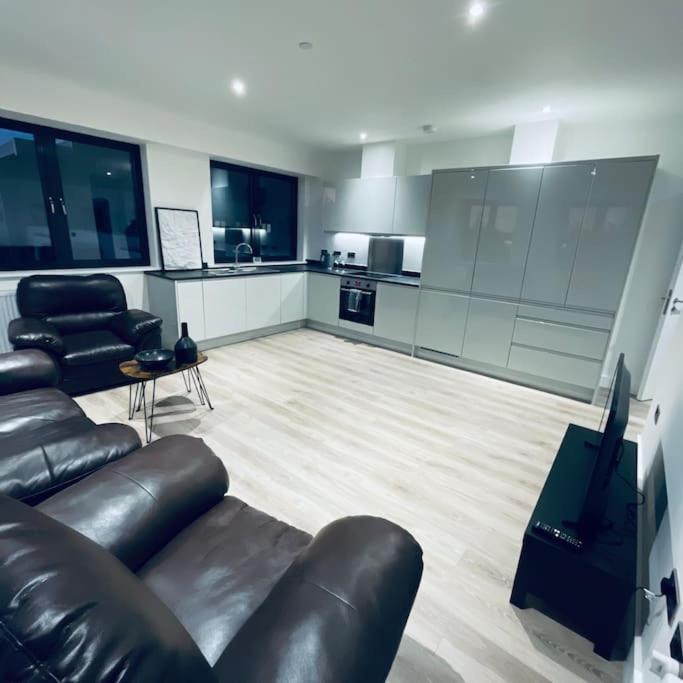 New One Bedroom Luxury Apartment In Solihull Exterior photo