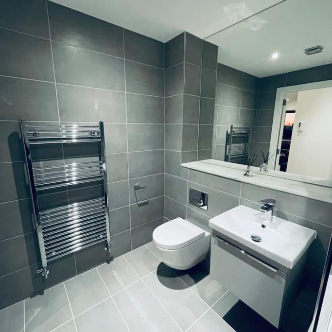 New One Bedroom Luxury Apartment In Solihull Exterior photo