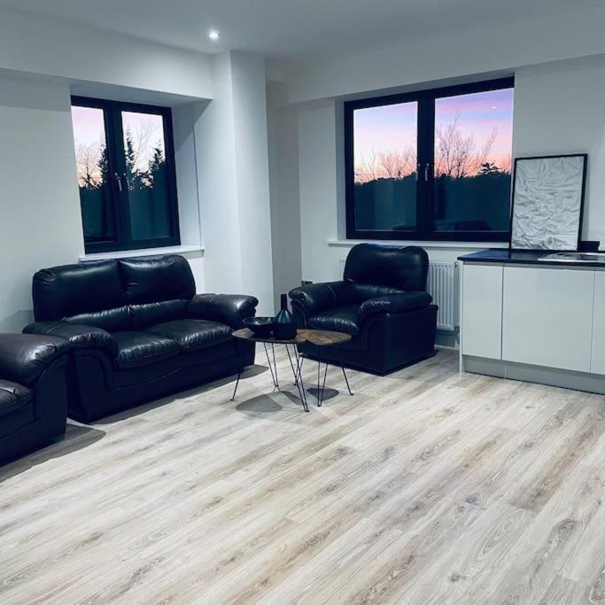 New One Bedroom Luxury Apartment In Solihull Exterior photo