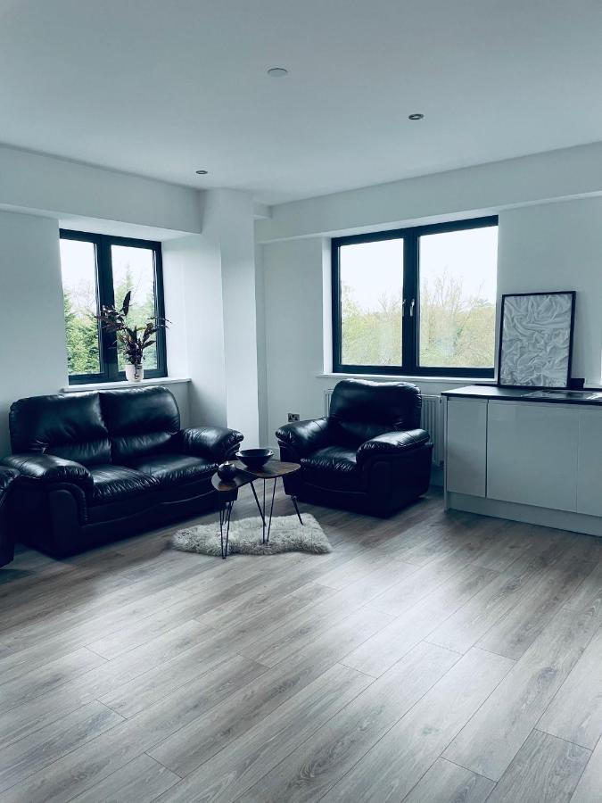 New One Bedroom Luxury Apartment In Solihull Exterior photo